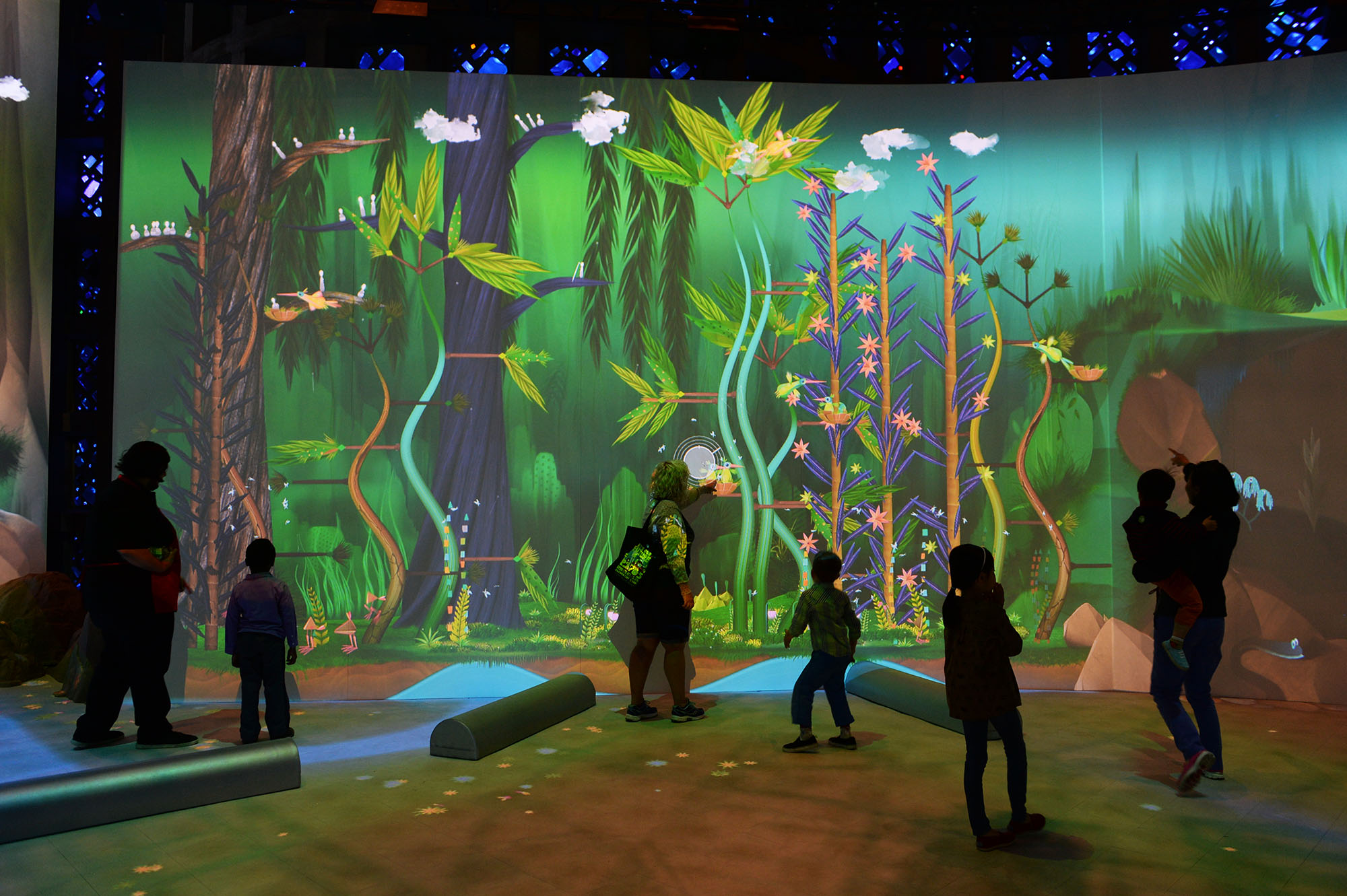 New York Hall of Science and Design I/O, <i>Connected Worlds</i> (detail)(2015). Immersive digital art installation. Dimensions: 38’ x 2,300 sq. ft. © 2015 New York Hall of Science. Photo courtesy of NY Hall of Science.